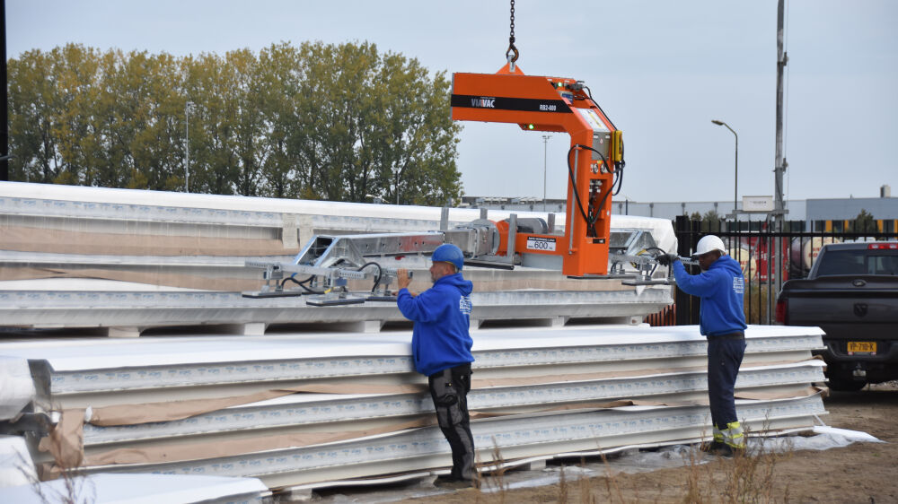 Efficiënt panelen plaatsen met VIAVAC RotaBoy