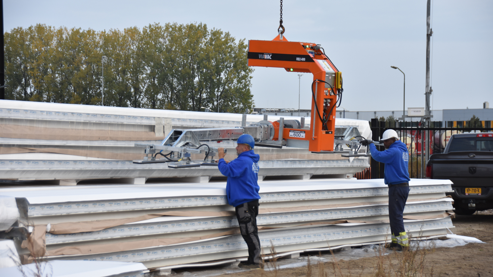 Efficiënt panelen plaatsen met VIAVAC RotaBoy